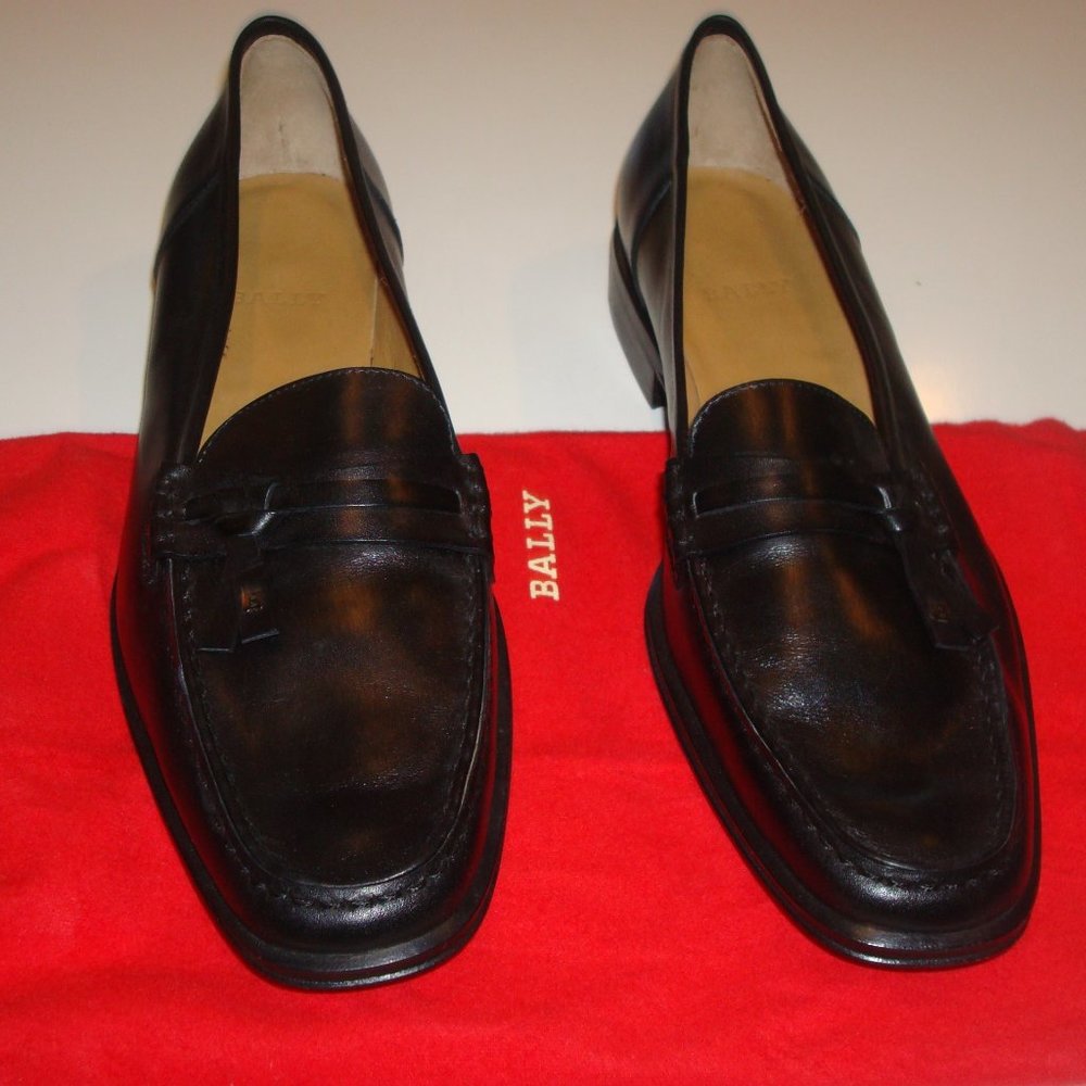 Bally Loafers w/ tassel  (women’s)Shoes- Black- Size 8